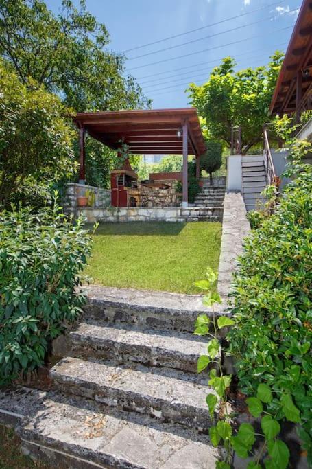 Appartement Wooden House In Ioannina Extérieur photo